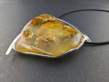 Bernstein Kettenanhänger aus Naturbernstein